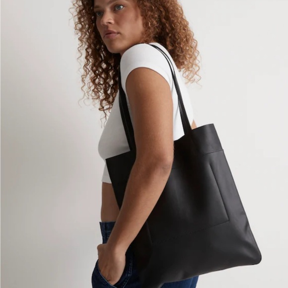 Madewell The Magazine Tote Bag in Leather - Picture 3 of 5